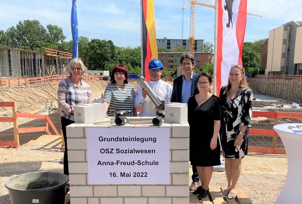 Baubeginn in Berlin: Grundsteinlegung an der Anna-Freud-Schule