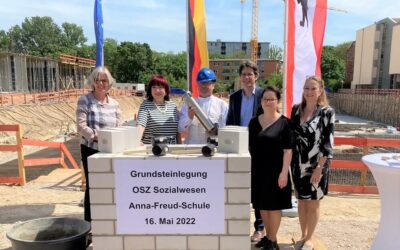 Baubeginn in Berlin: Grundsteinlegung an der Anna-Freud-Schule